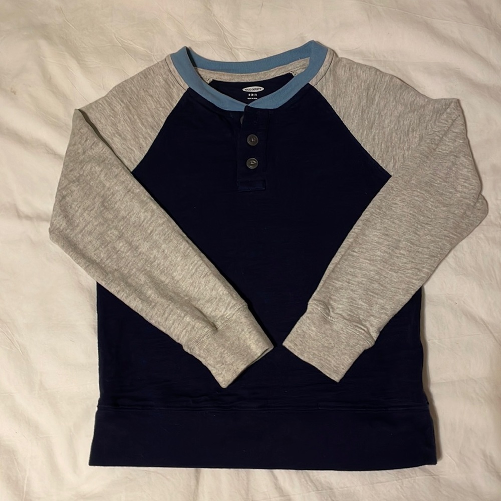 Boys Old Navy long sleeve shirt/sweater